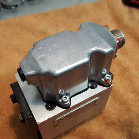 Moog und Rexroth Ventile